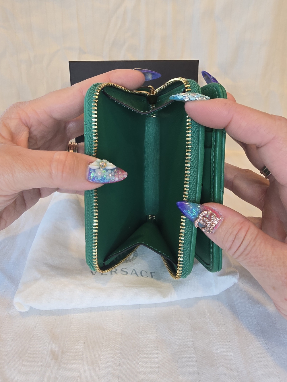 Versace Green Lamb Skin Quilted Leather Zip Wallet with Gold Medusa - Picture 6 of 14